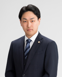 弁護士 新井悠真